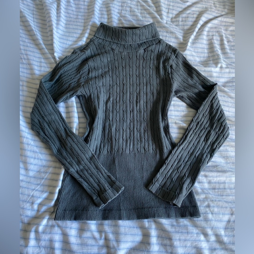 ICON APPAREL | Grey ribbed turtleneck sweater